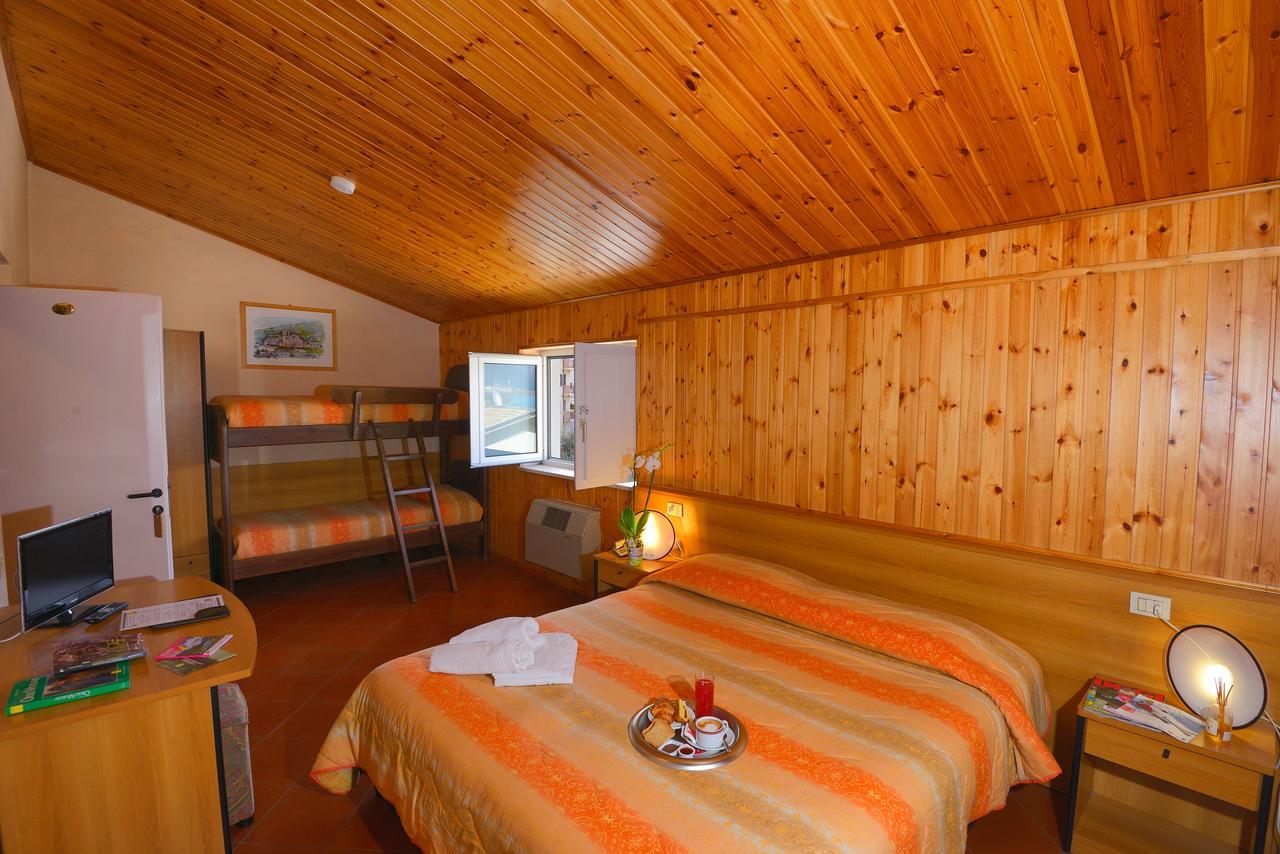 Hotel Holidays Barrea Esterno foto