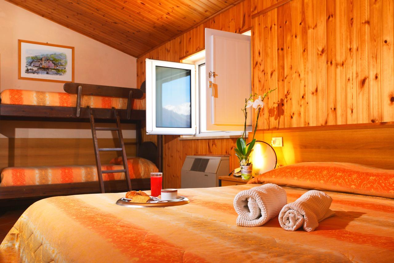 Hotel Holidays Barrea Esterno foto