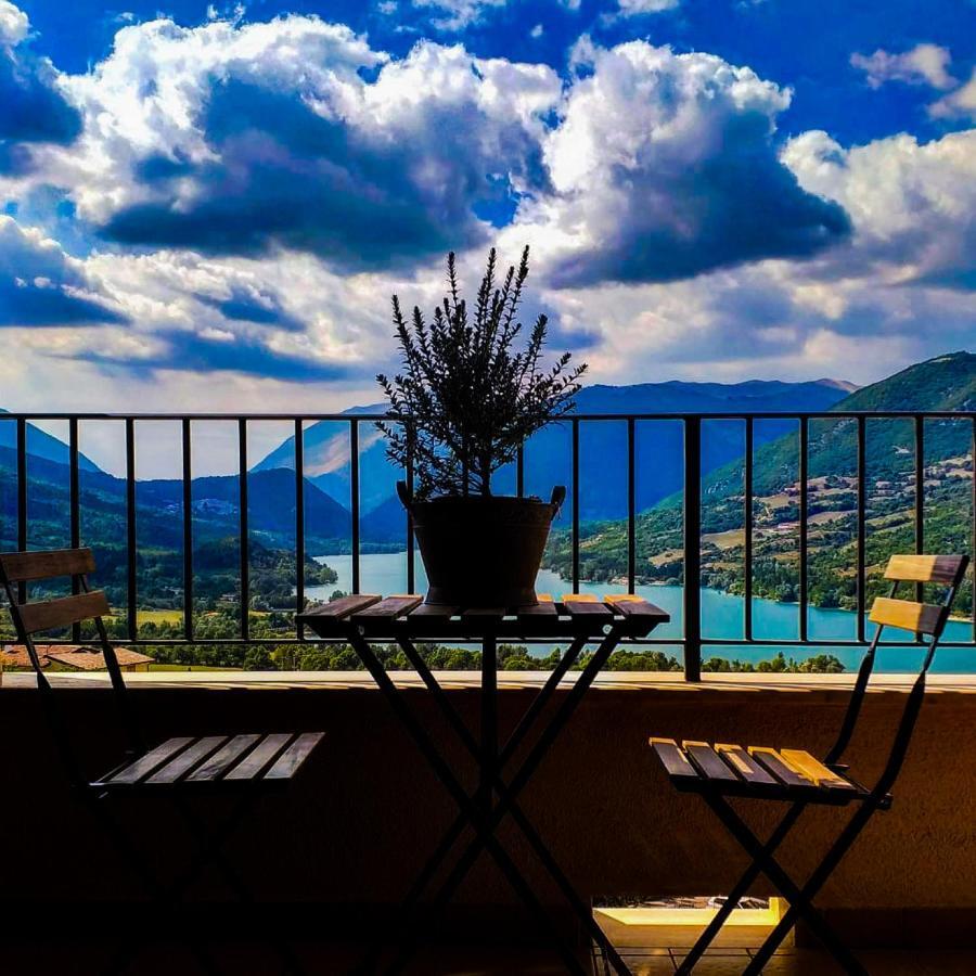 Hotel Holidays Barrea Esterno foto